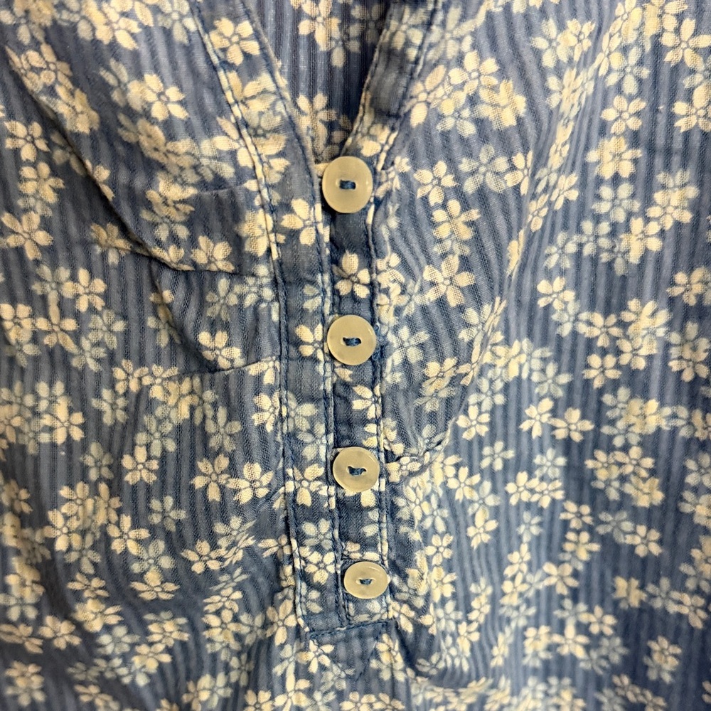 Eddie Bauer Blue Floral Button-Front Shirt - Picture 4 of 5